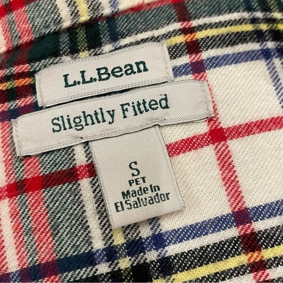 L.L Bean slightly fitted cotton button down plaid flannel shirt - Picture 3 of 10